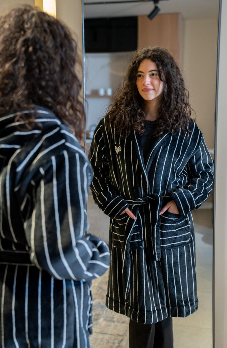 Snuggs Blanket Robe White Stripes X White – Snuggs Egypt