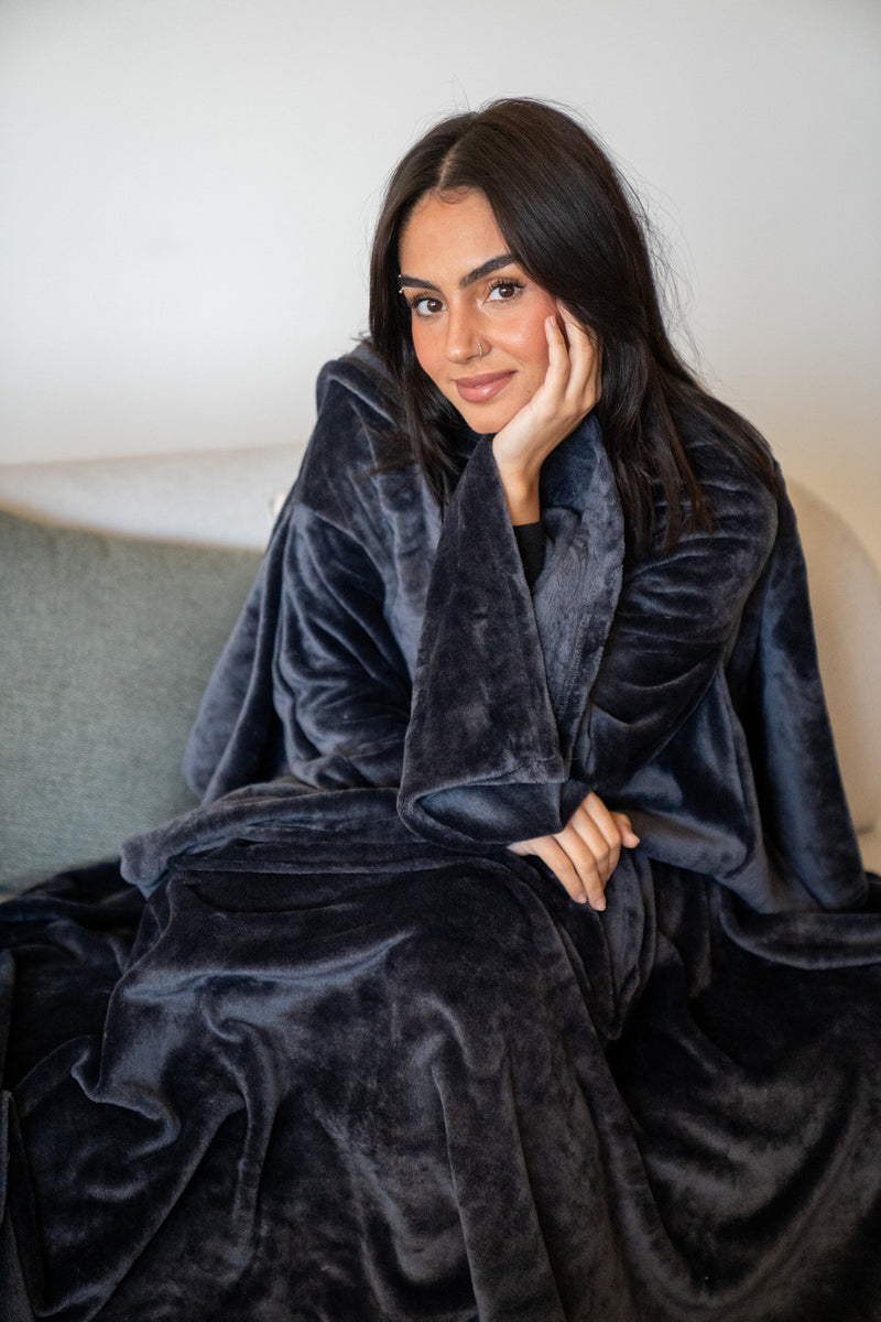 Snuggs blanket with sleeves Dark Grey – Snuggs Egypt